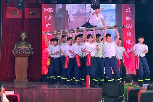 Bản hùng ca về người lính cứu hỏa với chiến thắng chiến dịch Điện Biên Phủ trên không