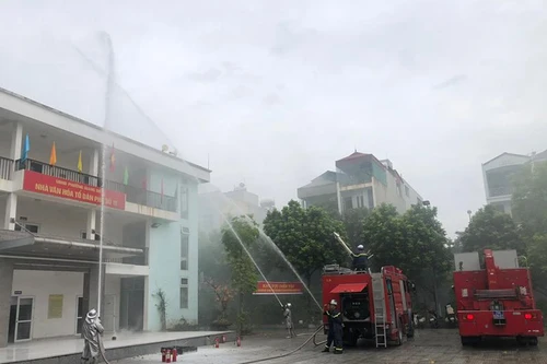 Xử lý tình huống hoả hoạn giả định có 4 người mắc kẹt 