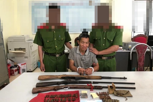 Bắt đối tượng tàng trữ ma túy và vũ khí 'nóng'