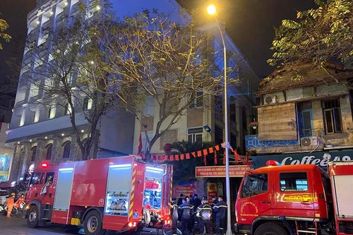 Xử lý nhanh vụ cháy nhà dân gần trụ sở ủy ban phường 