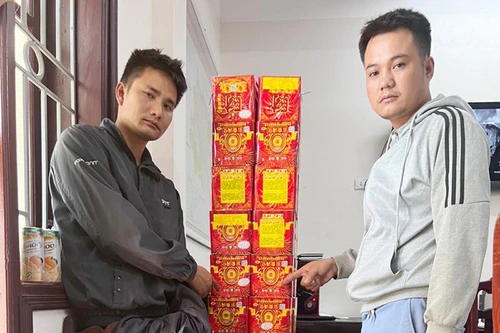 Khám xét khẩn cấp nơi ở của đối tượng buôn hàng cấm