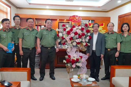 Giám đốc Công an Hà Nội tri ân, chúc mừng Bộ và Sở Giáo dục - đào tạo cùng Ban lãnh đạo một số trường Đại học