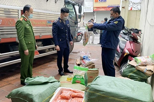 Lái xe chở gần 5 tấn thực phẩm từ Lào Cai về Hà Nội tiêu thụ bị phạt 140 triệu đồng