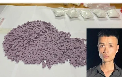 Đang chờ khách bán gần 1.000 viên ma tuý "kẹo" thì bị bắt