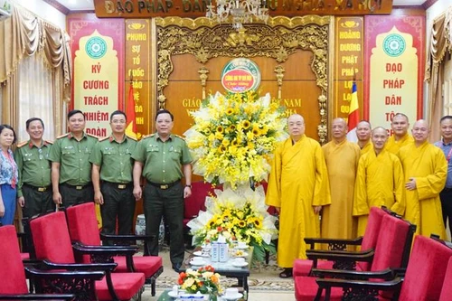Công an Hà Nội chúc mừng thành công Đại hội Đại biểu Phật giáo toàn quốc lần thứ IX