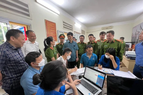 Thứ trưởng Bộ Công an kiểm tra công tác triển khai Đề án 06 tại quận Tây Hồ