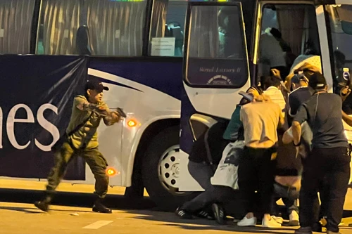 Hình ảnh xử lý tình huống giả định nguy hiểm đe dọa đến an ninh Sân bay Quốc tế Nội Bài