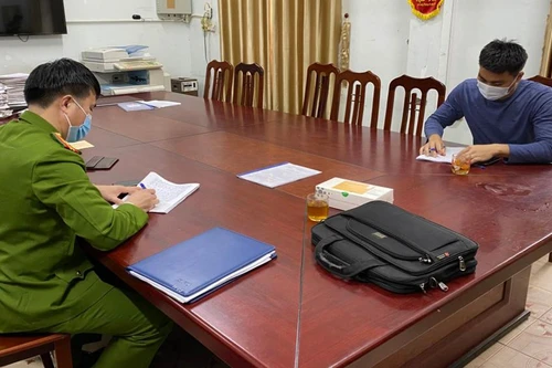 Phát hiện xe ô tô vận chuyển gần 1.000 kit test nhanh Covid-19 không rõ nguồn gốc