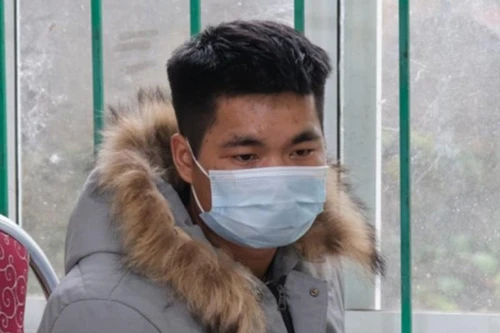 Đột nhập vào nhà dân đe dọa cướp tài sản 