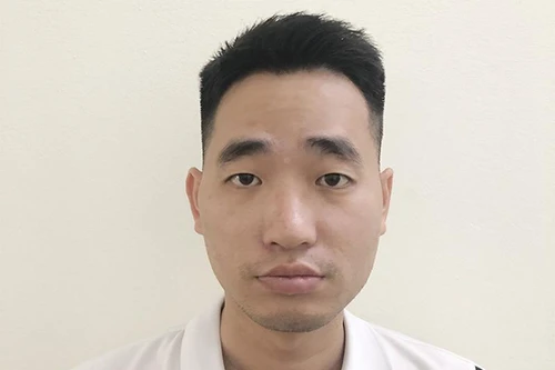 Nhân viên showroom ô tô lừa tiền tỷ của khách hàng