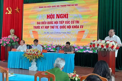 Đại biểu Quốc hội thành phố Hà Nội tiếp xúc cử tri quận Tây Hồ
