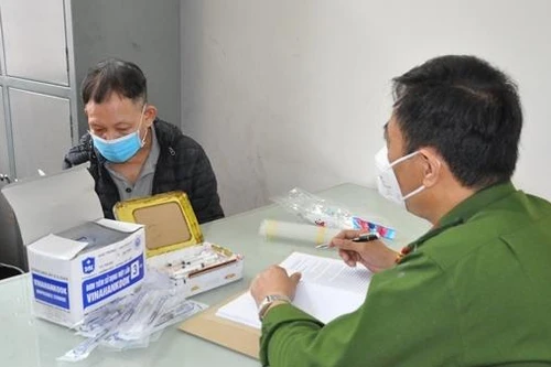 Bí ẩn phía trong căn nhà luôn khóa 2 lần cửa 