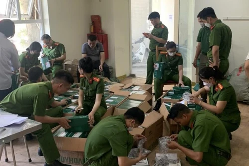 Bắt khẩn cấp “bà trùm” khóa lậu