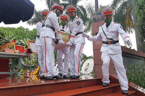 Xúc động tiễn biệt Thượng úy Đỗ Đức Việt về nơi an nghỉ cuối cùng