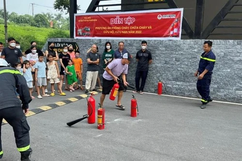 Huy động lực lượng xử lý tình huống cháy giả định tại khu chung cư An Quý Hưng Riverside