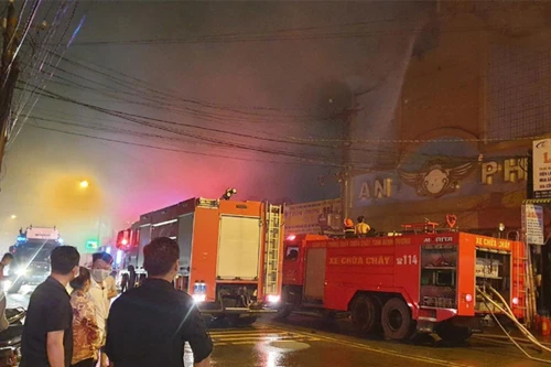 Bắt chủ quán karaoke bị cháy tại Bình Dương