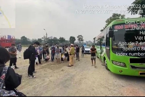 “Nhồi” 58 người trên xe 29 chỗ, tài xế bị phạt gần 40 triệu đồng