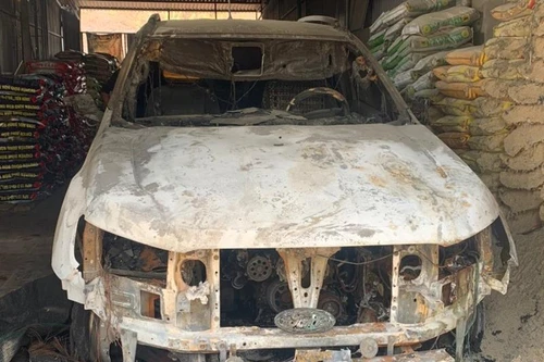 Mua xăng phóng hỏa đốt nhà kho hàng xóm 