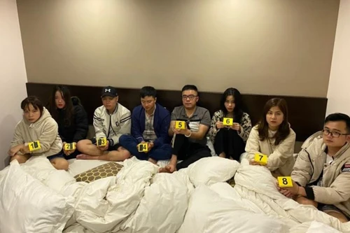 Đang 'phê' ma tuý ở nhà nghỉ, 4 cặp đôi bị Công an bắt giữ