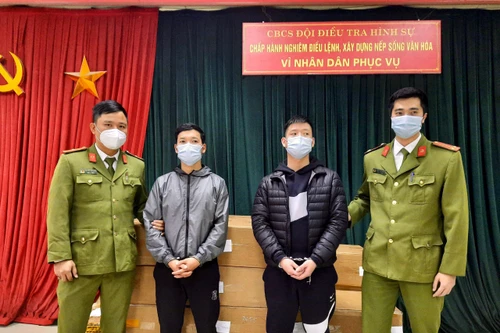 Khởi tố 2 đối tượng buôn bán hàng vạn điếu thuốc lá lậu