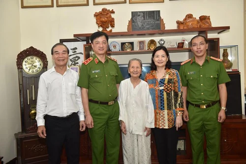 Dâng hương tưởng nhớ các đồng chí lãnh đạo Bộ Công an qua các thời kỳ