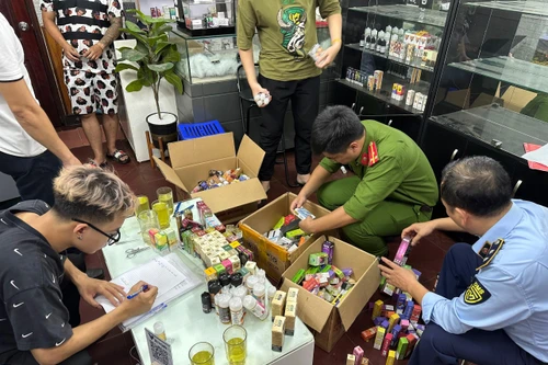 Phát hiện cửa hàng kinh doanh thuốc lá điện tử và tinh dầu không rõ nguồn gốc