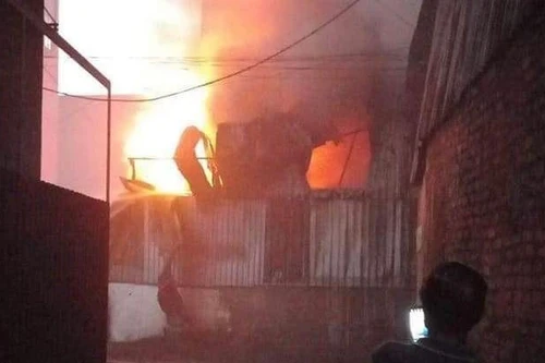 Cận cảnh kho chứa đồ bị cháy tại huyện Đông Anh