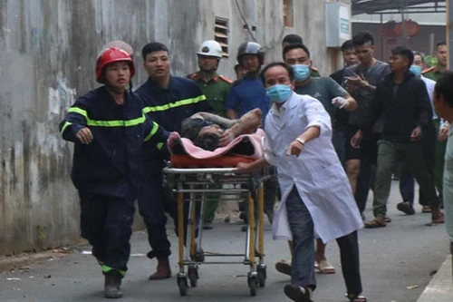 Hai người thương vong do sập giàn giáo