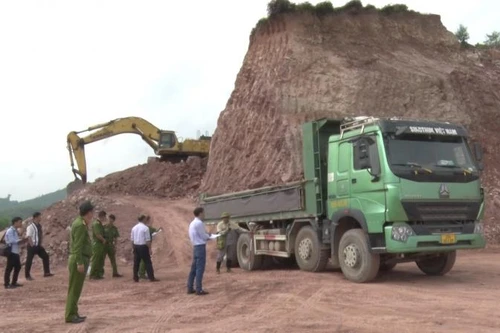 Huy động lực lượng tinh nhuệ dẹp nhóm khai thác khoáng sản trái phép