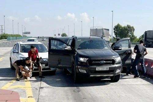 Nghẹt thở với 'pha' Cảnh sát truy đuổi 4 đối tượng mang ma túy trên cao tốc