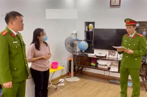 Khởi tố Tổng giám đốc về tội làm, buôn bán tem giả