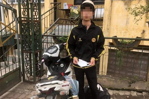 Đi dạo phố bằng xe máy không rõ nguồn gốc