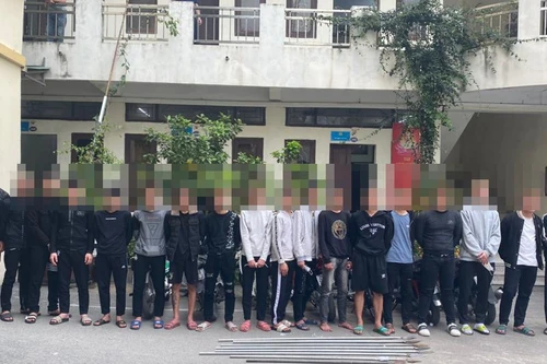 Tạm giữ hình sự nhiều thanh, thiếu niên gây rối trật tự công cộng 