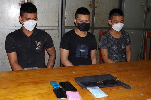 Bắt nhóm đối tượng vận chuyển ma túy dạng kẹo đi tiêu thụ