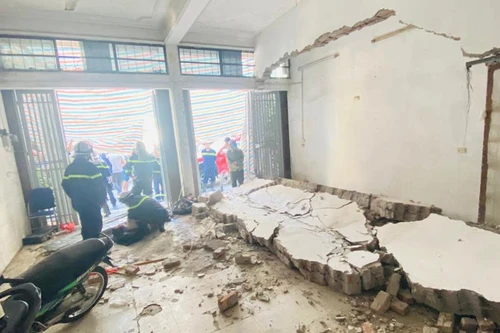 Bị gãy chân khi đang thi công sửa nhà