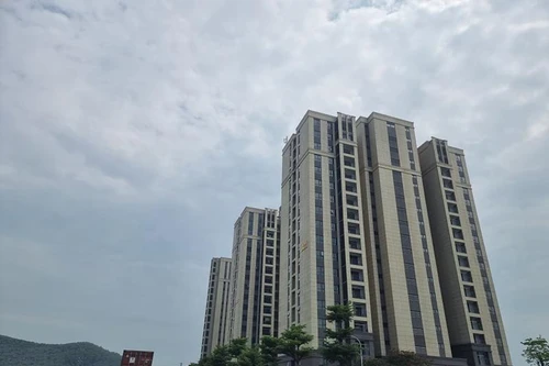 Di chuyển gần 1.000 lao động và chuyên gia người nước ngoài ở sai phép trong khu nhà ở xã hội