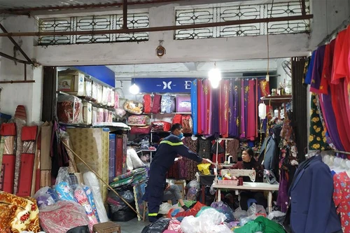 Trang bị kỹ năng thoát nạn, dập lửa cho tiểu thương tại các chợ, siêu thị 