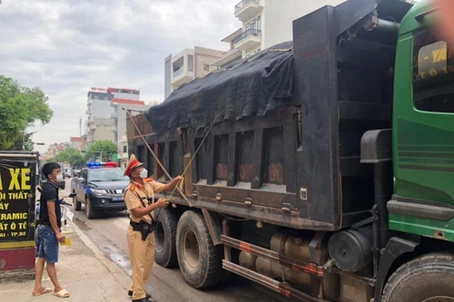 Quyết liệt xử lý xe quá khổ, quá tải, kiềm chế tai nạn giao thông