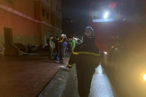 Kịp thời cứu nạn nhiều cháu bé và hướng dẫn 8 người thoát nạn khỏi đám cháy tại chung cư cao tầng