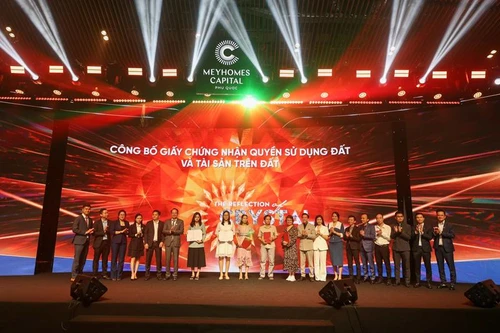 Lộ diện 50 viên 'pha lê vĩnh cửu' Crystal City khuấy đảo thị trường cuối năm