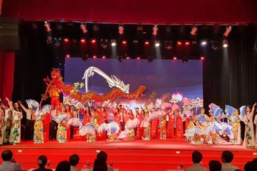 'Không ngừng cải cách hành chính, đáp ứng nhu cầu phát triển kinh tế, xã hội'