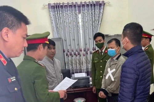 Bắt tạm giam Giám đốc Chi nhánh văn phòng đăng ký đất đai