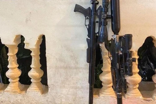 Cháu bé tử vong nghi do đạn súng hơi găm vào cổ