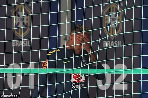 [ẢNH] Những hình ảnh mới nhất của Neymar mà người Brazil không hề muốn thấy!