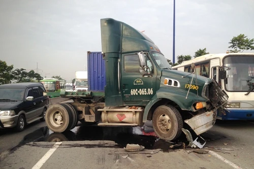 3 vụ TNGT liên tiếp xảy ra trên xa lộ Hà Nội