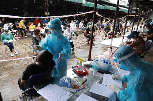 Thần tốc tiêm chủng và xét nghiệm, Hà Nội không nóng vội mở giãn cách