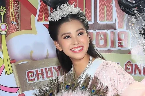 Hoa hậu Tiểu Vy bất ngờ rút khỏi chương trình “Táo xuân Tân Sửu” 