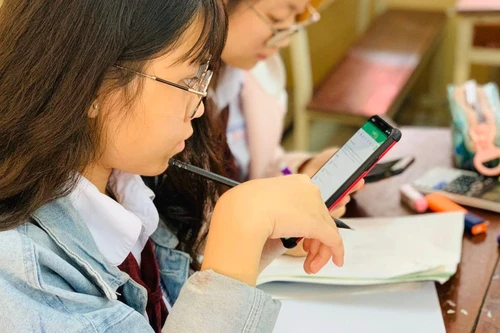 Dạy và học trực tuyến thời Covid-19: Từ ứng phó khủng hoảng đến chiến lược giáo dục 