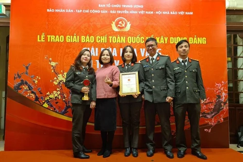 "Một chân phóng viên” tại nơi vào nghề đáng mơ ước 