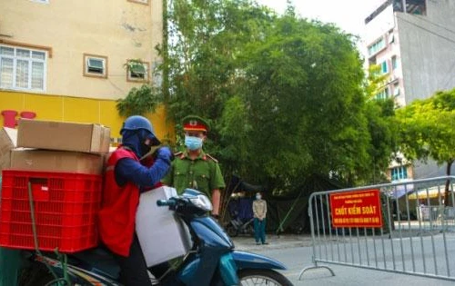 Giả dạng shipper để lấy cớ ra đường sẽ bị phạt nặng